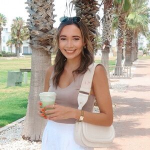 Meet your Posher, Ana